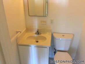 185 Freeman St, Unit 843 in Brookline, MA - Foto de edificio - Building Photo