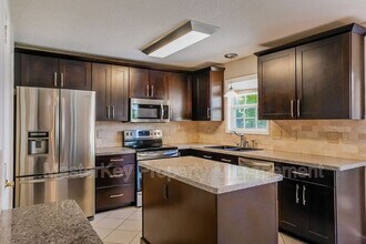 105 Grandtree Ct in Cary, NC - Building Photo - Building Photo