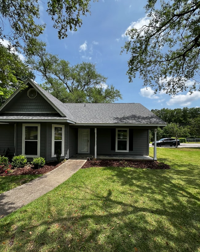 203 La Bonne Dr in Saraland, AL - Building Photo - Building Photo