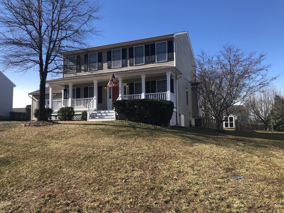 9818 Gunston Hall Rd in Fredericksburg, VA - Building Photo