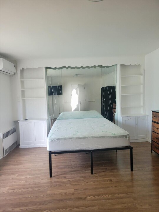 121-15 235th St in Queens, NY - Building Photo