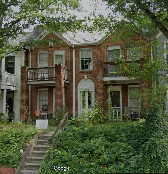3204 Stuart Ave, Unit B in Richmond, VA - Building Photo