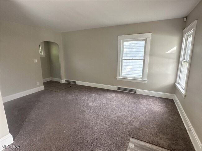 property at 14619 Elm Ave