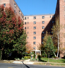 Berkley Arms Condominium in Hackensack, NJ - Foto de edificio - Building Photo