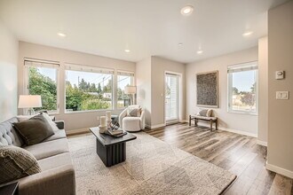 1815 SW 96th Ln in Seattle, WA - Building Photo - Building Photo