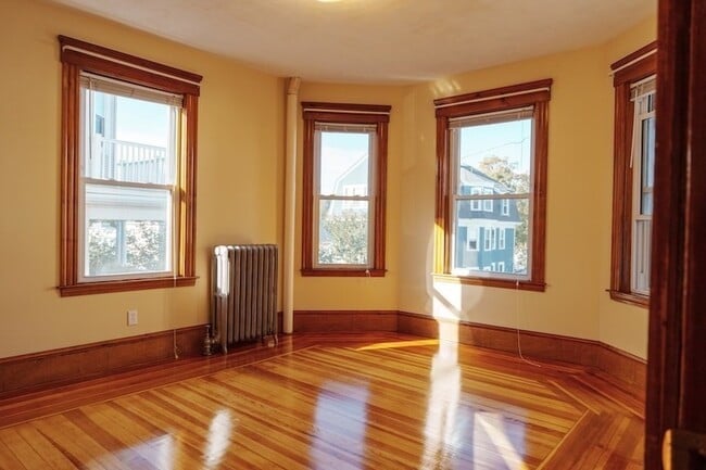45 Montvale St, Unit 1 in Boston, MA - Foto de edificio - Building Photo