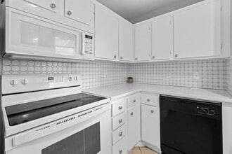 2104 Cullen Ave in Austin, TX - Building Photo - Building Photo