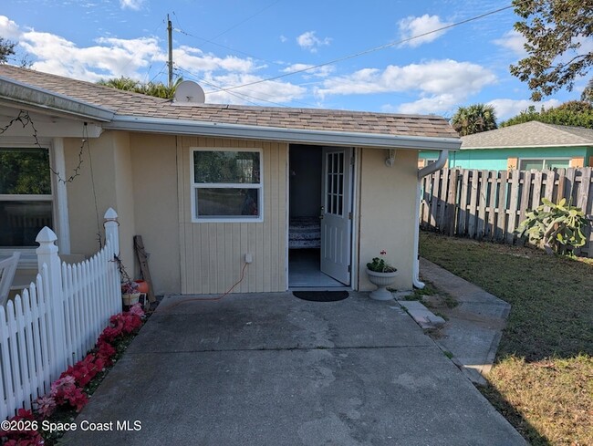 2050 N Shannon Ave in Indialantic, FL - Building Photo - Building Photo