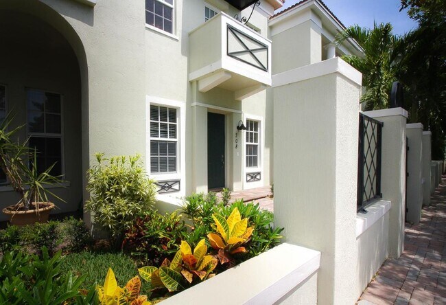 708 NW 83rd Pl in Boca Raton, FL - Building Photo - Building Photo
