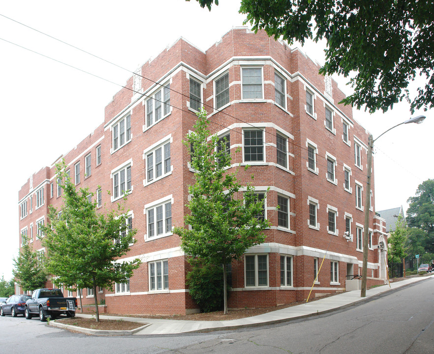 Aston Apartments in Asheville, NC - Building Photo