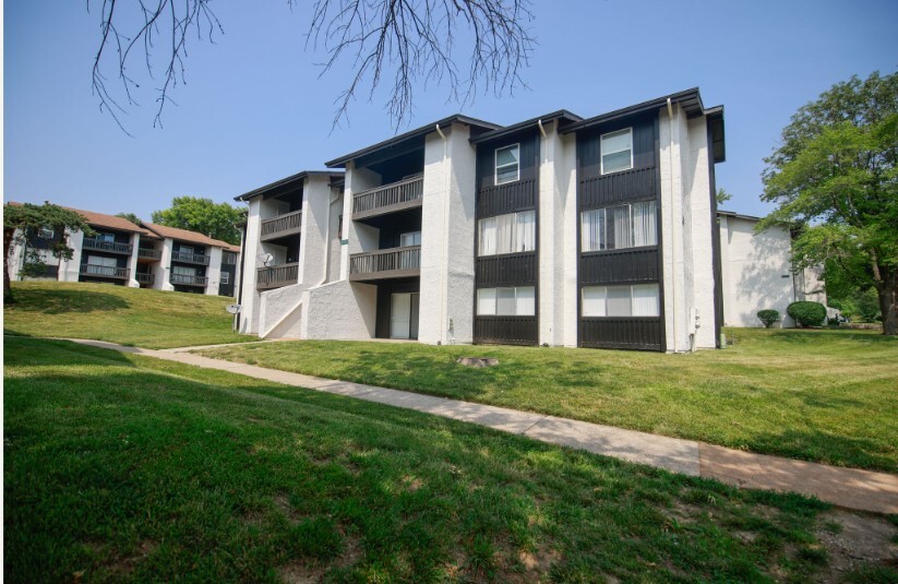 Brighton Apartments in St. Louis, MO - Building Photo