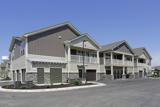 Springs At Cobblestone Lake in Apple Valley, MN - Foto de edificio - Building Photo