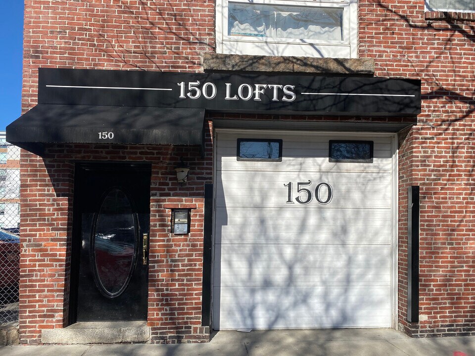 150 Liverpool St in Boston, MA - Building Photo