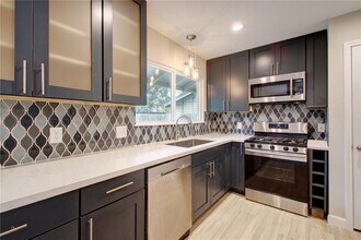 8808 Clarewood Dr in Austin, TX - Building Photo - Building Photo