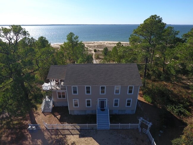 658 Mosquito Beach Ln in White Stone, VA - Building Photo - Building Photo