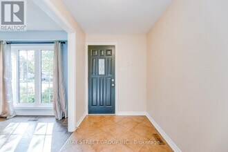 2281 Devon Rd in Oakville, ON - Building Photo - Building Photo