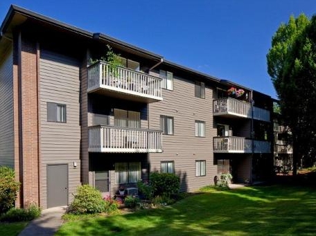 Creekside Village Apartments in Seaside, OR - Building Photo