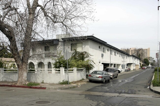 11005 Hesby St in North Hollywood, CA - Building Photo - Building Photo