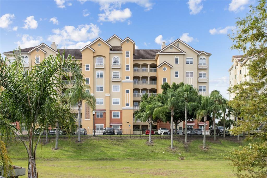 8755 The Esplanade in Orlando, FL - Building Photo