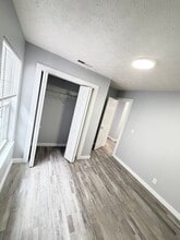 River Cross in Lafayette, IN - Foto de edificio - Building Photo