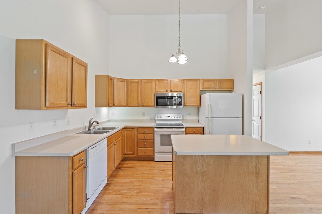 21 Redtail Bnd in Coralville, IA - Building Photo