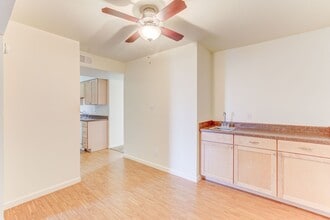 Union Square Apartments in Lakewood, CO - Foto de edificio - Building Photo