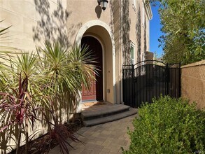 20508 Esmerelda Ln in Los Angeles, CA - Building Photo - Building Photo