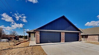 11501 Mackenzie Wy in Yukon, OK - Building Photo