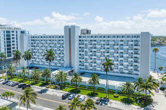 Bayshore Towers in Fort Lauderdale, FL - Building Photo - Building Photo