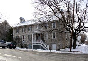 401-403 S Braddock St Apartments