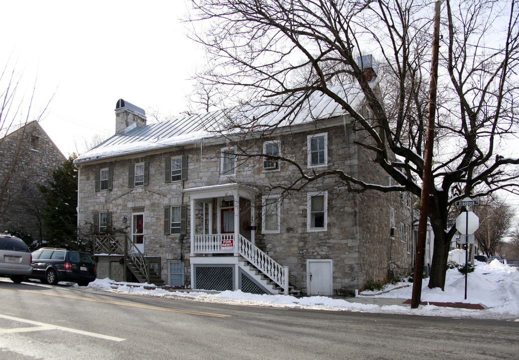 401-403 S Braddock St in Winchester, VA - Foto de edificio