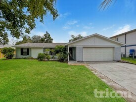 8102 Chickasaw Ln in Port Richey, FL - Building Photo