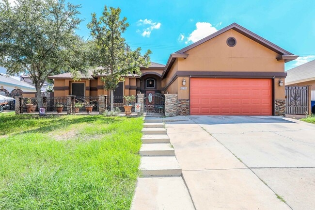 1237 Whisper Hill Dr in Laredo, TX - Building Photo - Building Photo
