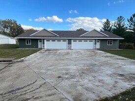 1506 Delta Dr in Cedar Falls, IA - Building Photo