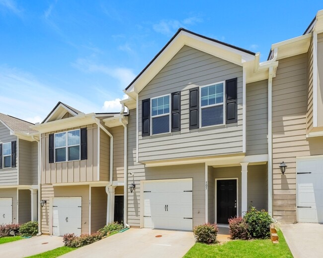 414 Highwood Ln in East Point, GA - Building Photo - Building Photo