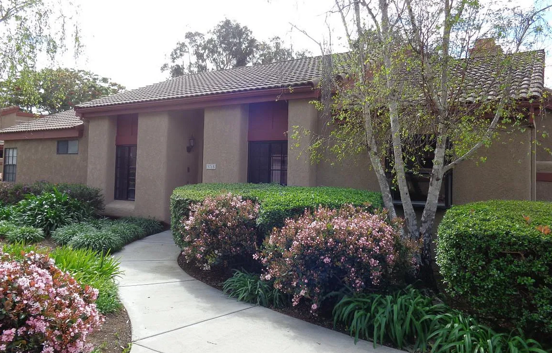 3715 Via Pacifica Walk in Oxnard, CA - Building Photo