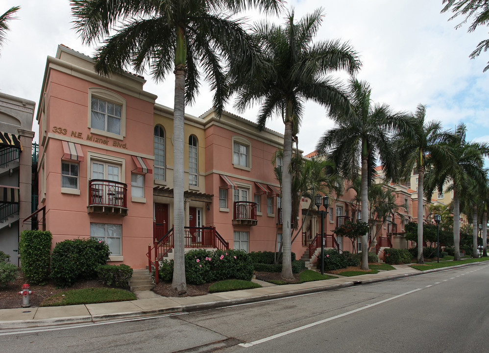 333 NE Mizner Blvd in Boca Raton, FL - Foto de edificio