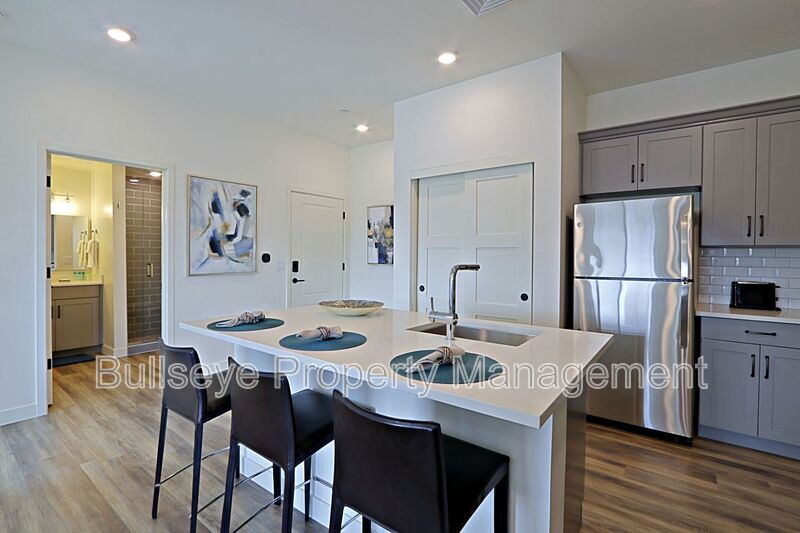 475 N 9th St in Phoenix, AZ - Building Photo