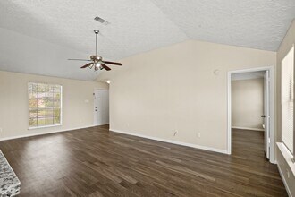 16885 Blue Jay St in Conroe, TX - Foto de edificio - Building Photo