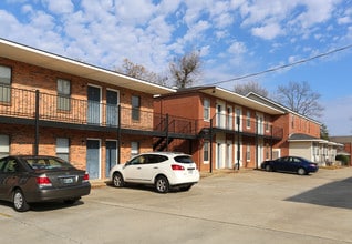 Haley Commons Apartments in Auburn, AL - Foto de edificio - Building Photo