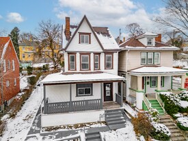 105 Elmont St in Pittsburgh, PA - Building Photo