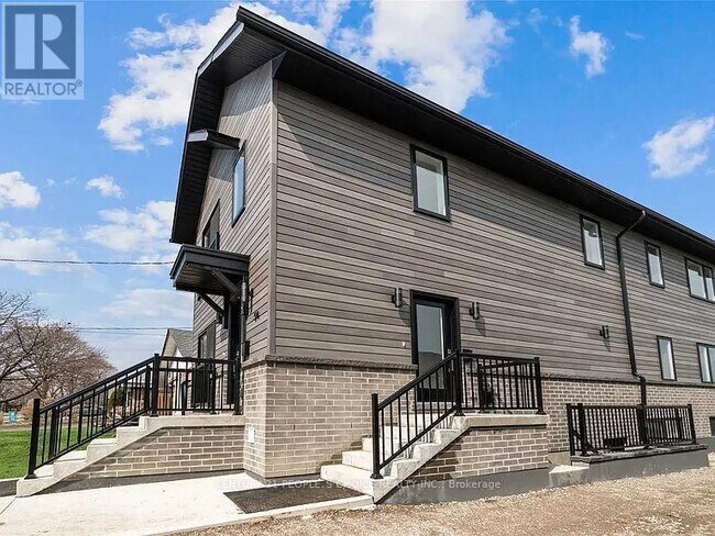 54 Westhampton Dr in Toronto, ON - Building Photo - Building Photo