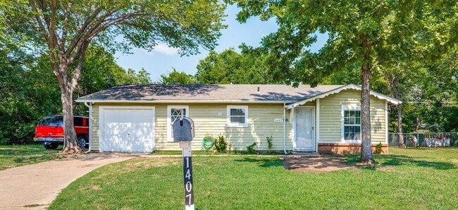 1407 Helen Cir in Arlington, TX - Building Photo - Building Photo
