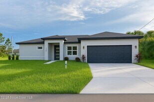 200 Farley St in Palm Bay, FL - Building Photo