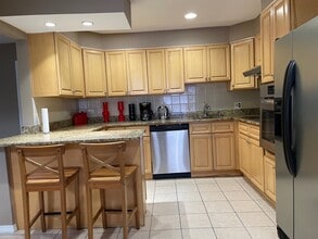 32 Roanoke Ave, Unit 1 in Rye Brook, NY - Foto de edificio - Building Photo