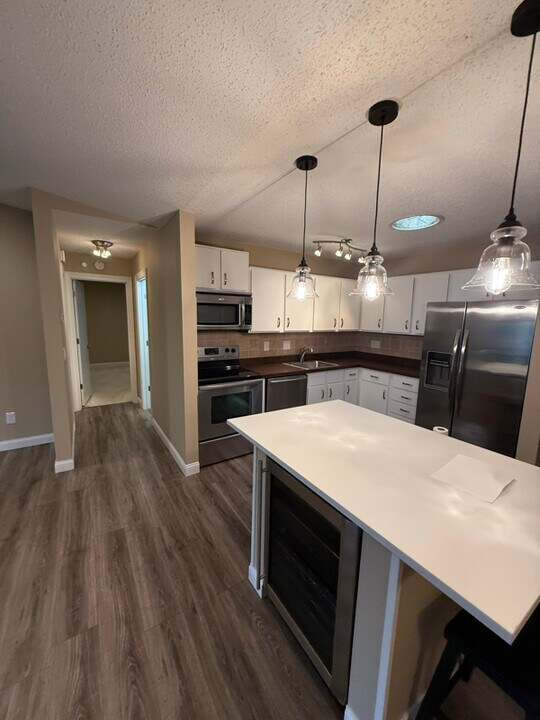 1181 Weston Ln N in Plymouth, MN - Building Photo