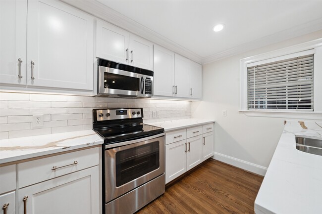property at 1621 Heights Blvd