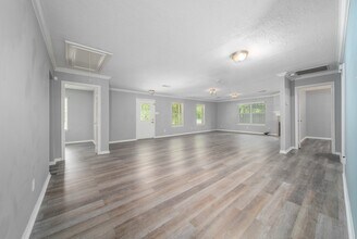 327 Chateau Woods Pkwy Dr in Conroe, TX - Building Photo - Building Photo