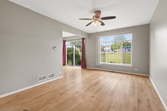 1132 Coventry Cir in Glendale Heights, IL - Building Photo - Building Photo