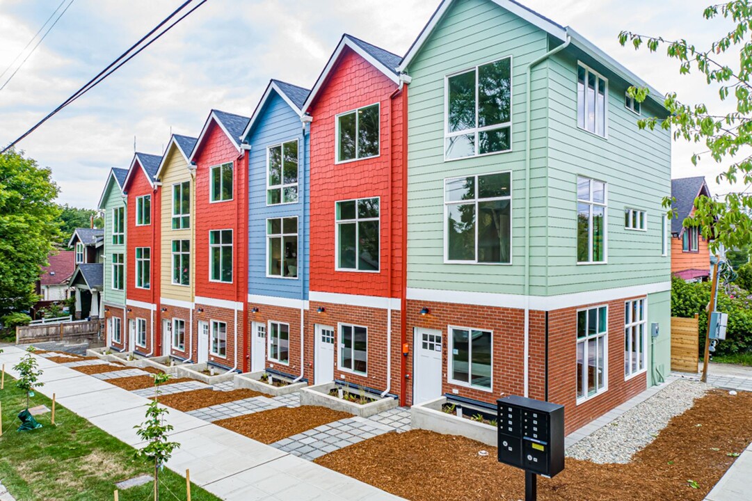 2840 E Spring St in Seattle, WA - Building Photo